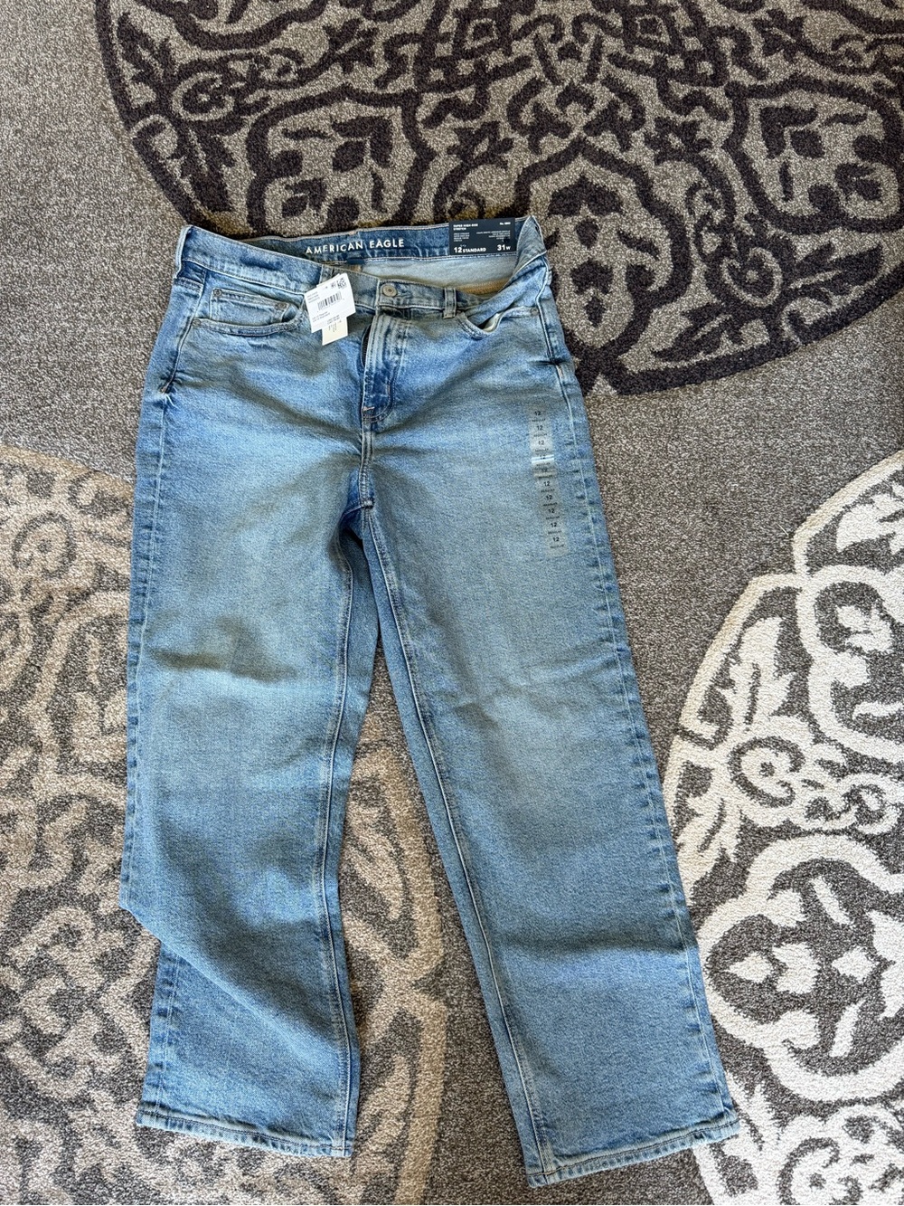 American Eagle Outfitters Women's Faded Blue Straight-Leg Jeans